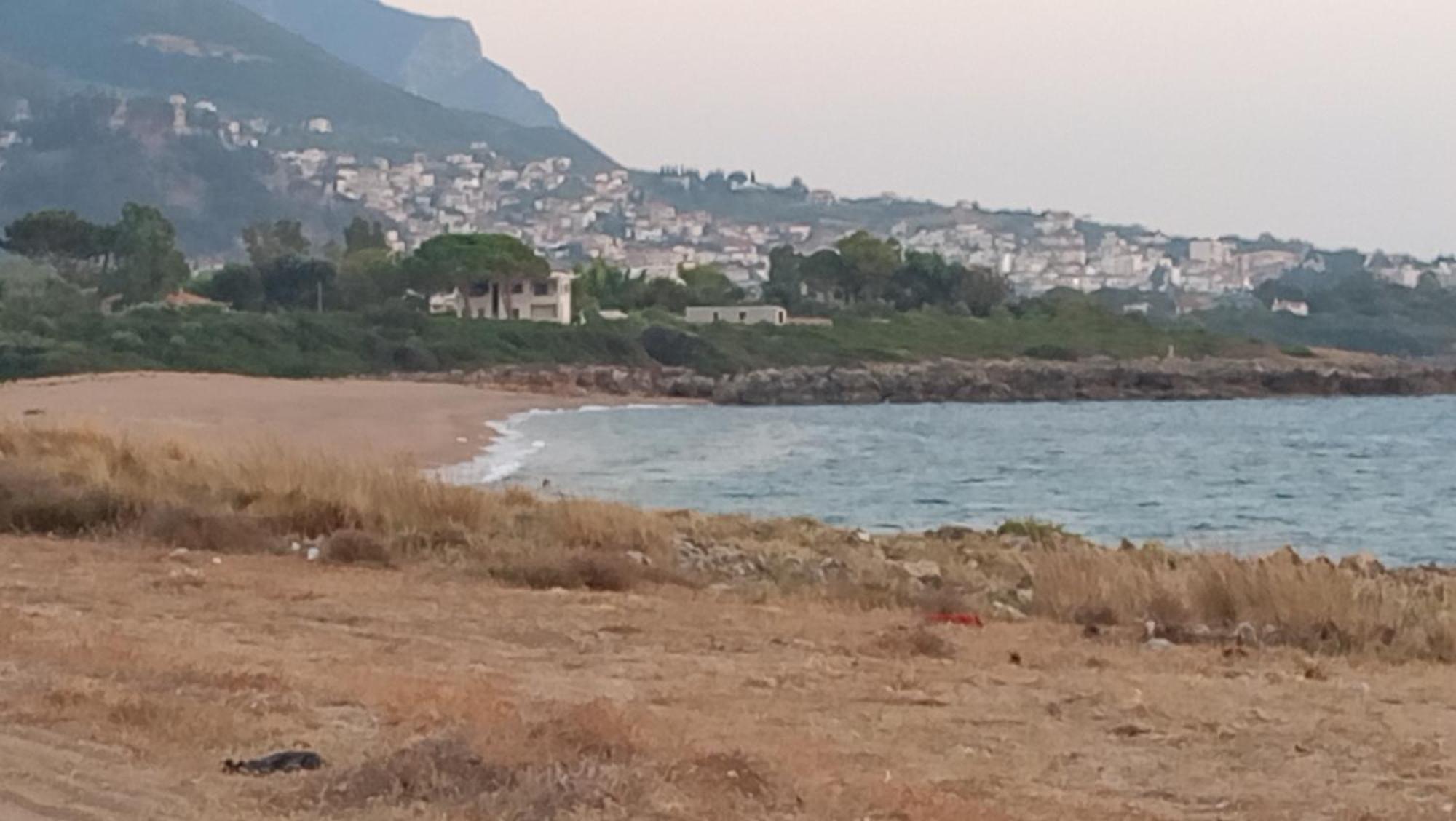 Tzanetos Seaside Villa Kyparissia Exterior photo